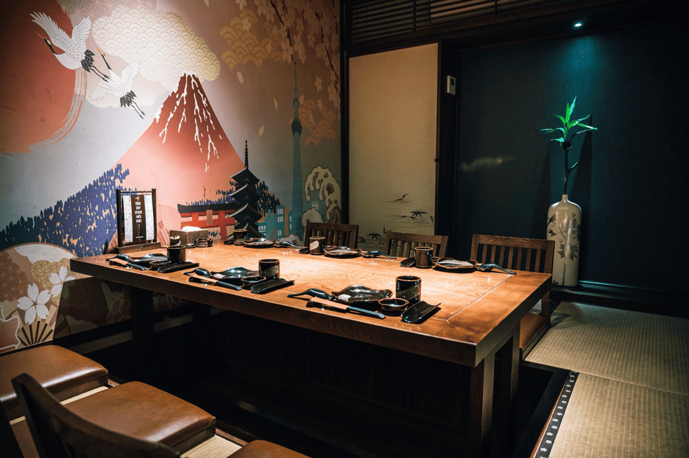New Sake is one of the oldest and most reputable Japanese restaurants in Hanoi, with a cozy design (Source: Nhà hàng Nhật Bản New Sake)